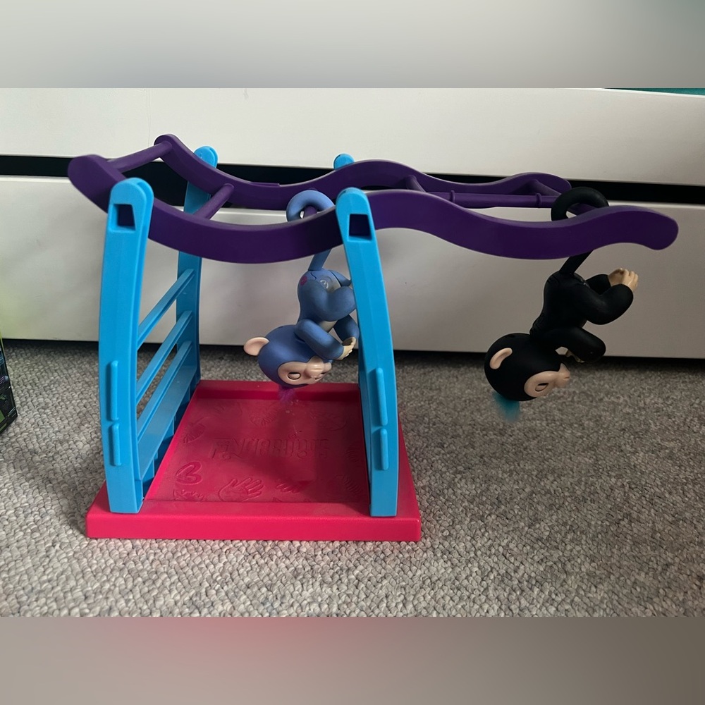 Interactive Fingerlings Monkey Playset with Blue and Black Monkeys
